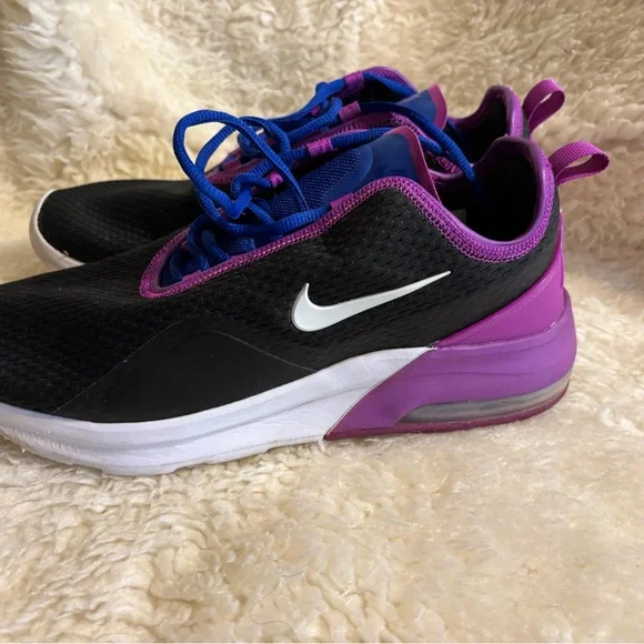 Nike Black and Purple Athletic Shoes with Sporty Design - Picture 3 of 8